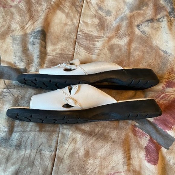 Cabbie Cuddlers Ladies Floral White Sandals Size 10 - Picture 4 of 10